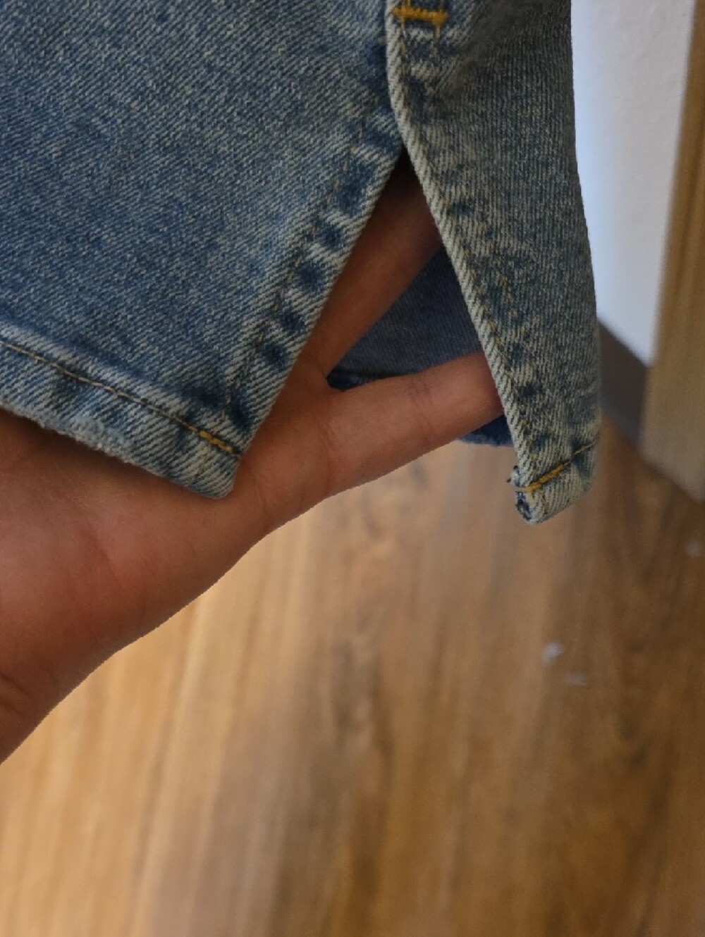 GAP Women’s High Rise Jeans - Light Blue Wash - Picture 5 of 6